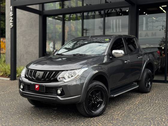 MITSUBISHI L200 TRITON 2.4 16V TURBO DIESEL SPORT HPE TOP CD 4P 4X4 AUTOMÁTICO MITSUBISHI L200 TRITON 2.4 16V TURBO DIESEL SPORT HPE TOP CD 4P 4X4 AUTOMÁTICO